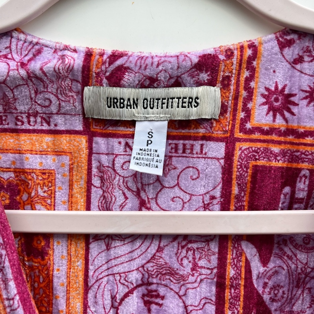 Urban Outfitters Pink and Orange Patterned Top - Picture 3 of 7